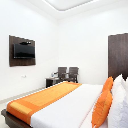 Oyo 11421 Regal Residency Hotel Amritszár Kültér fotó