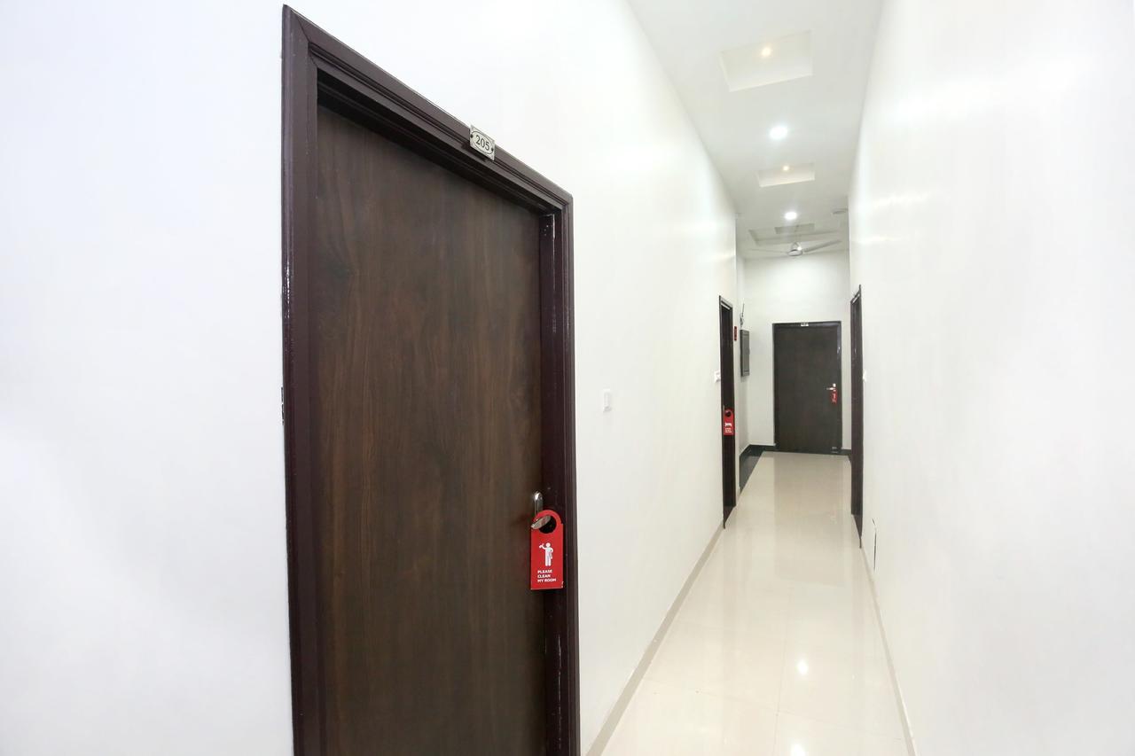 Oyo 11421 Regal Residency Hotel Amritszár Kültér fotó