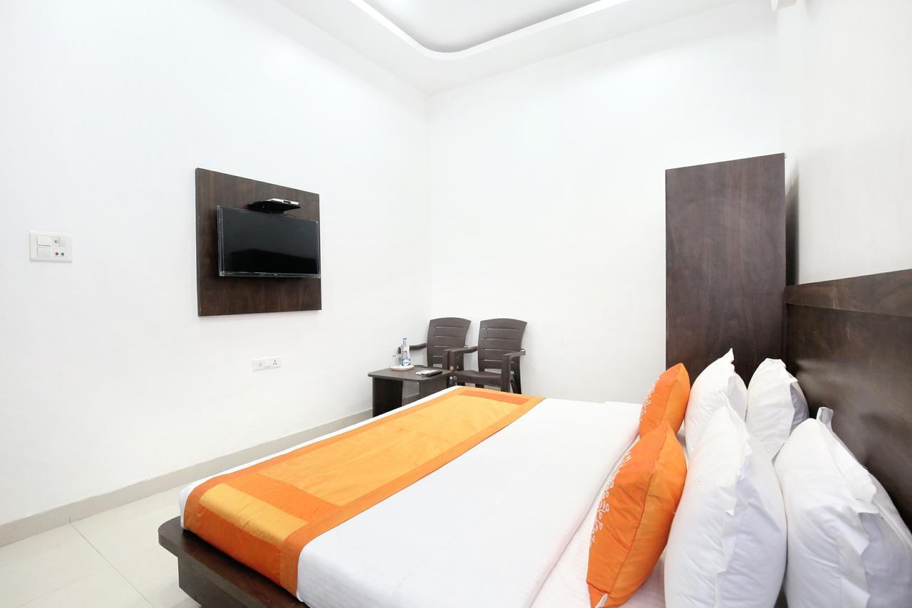 Oyo 11421 Regal Residency Hotel Amritszár Kültér fotó