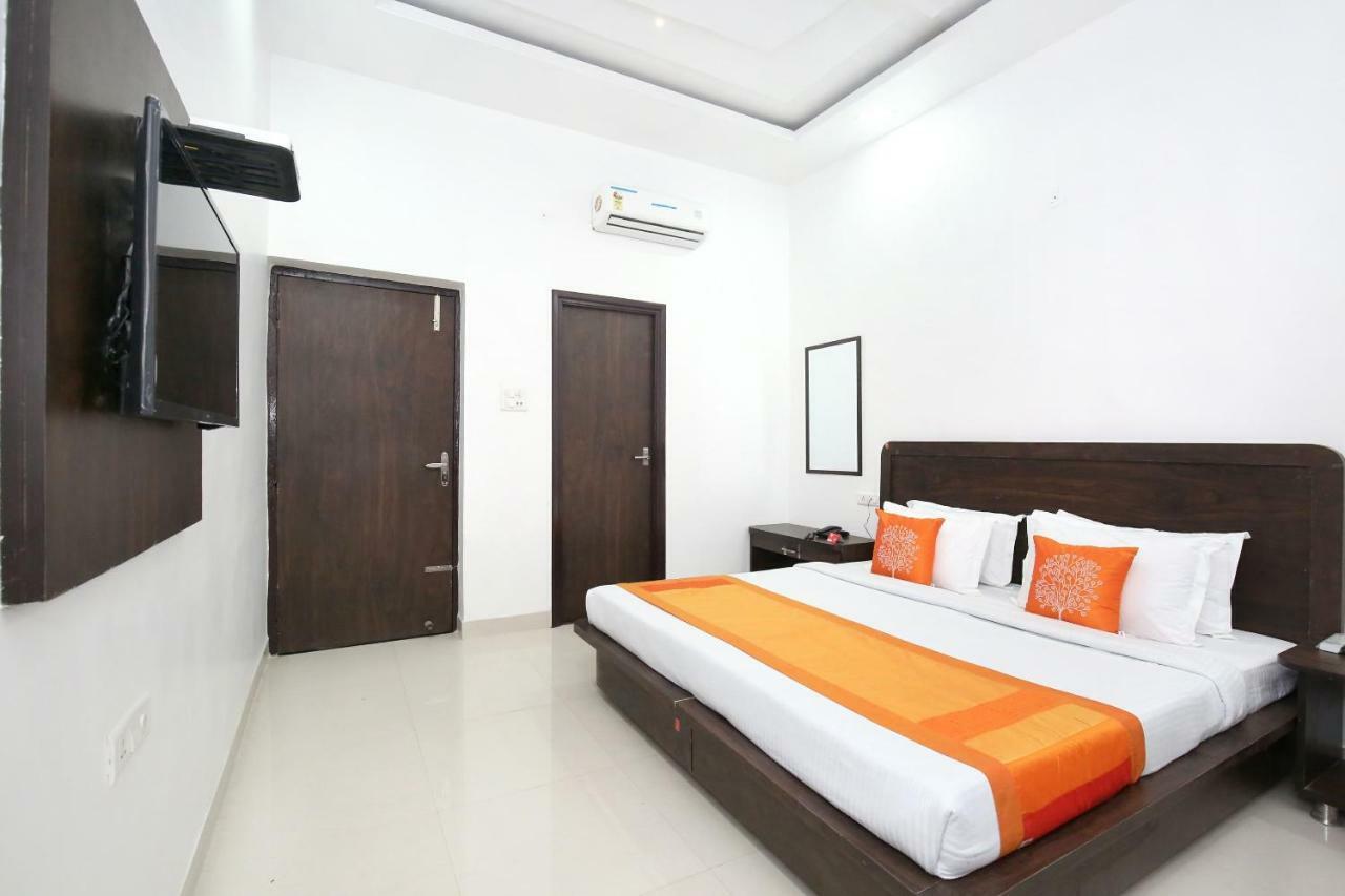 Oyo 11421 Regal Residency Hotel Amritszár Kültér fotó