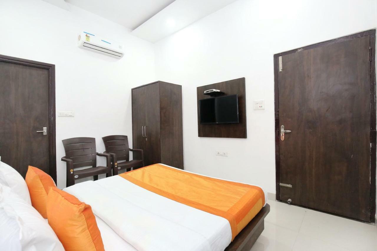Oyo 11421 Regal Residency Hotel Amritszár Kültér fotó